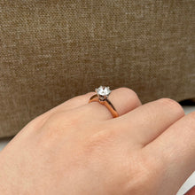 Load image into Gallery viewer, GIA 0.8 FVVS2 Cincin Berlian 4633 FLR Zamrud Jewellery