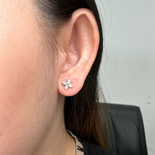 Load image into Gallery viewer, Anting Berlian Clover 40754 ER Zamrud Jewellery