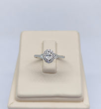 Load image into Gallery viewer, Cincin Berlian Oval 40730 LR Zamrud Jewellery