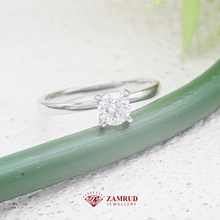 Load image into Gallery viewer, GIA 0.4 F VVS2 Cincin Berlian 41621 FLR Zamrud Jewellery
