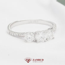 Load image into Gallery viewer, GIA Cincin Berlian Trilogy 42604 FLR Zamrud Jewellery