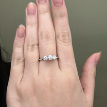 Load image into Gallery viewer, GIA Cincin Berlian Trilogy 42604 FLR Zamrud Jewellery