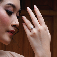Load image into Gallery viewer, Cincin Berlian BELLE LR Zamrud Jewellery