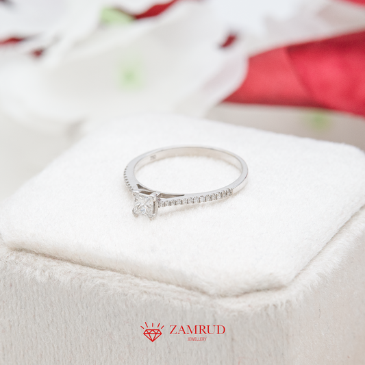 Cincin Berlian Solitaire Princess 12584 LR Zamrud Jewellery