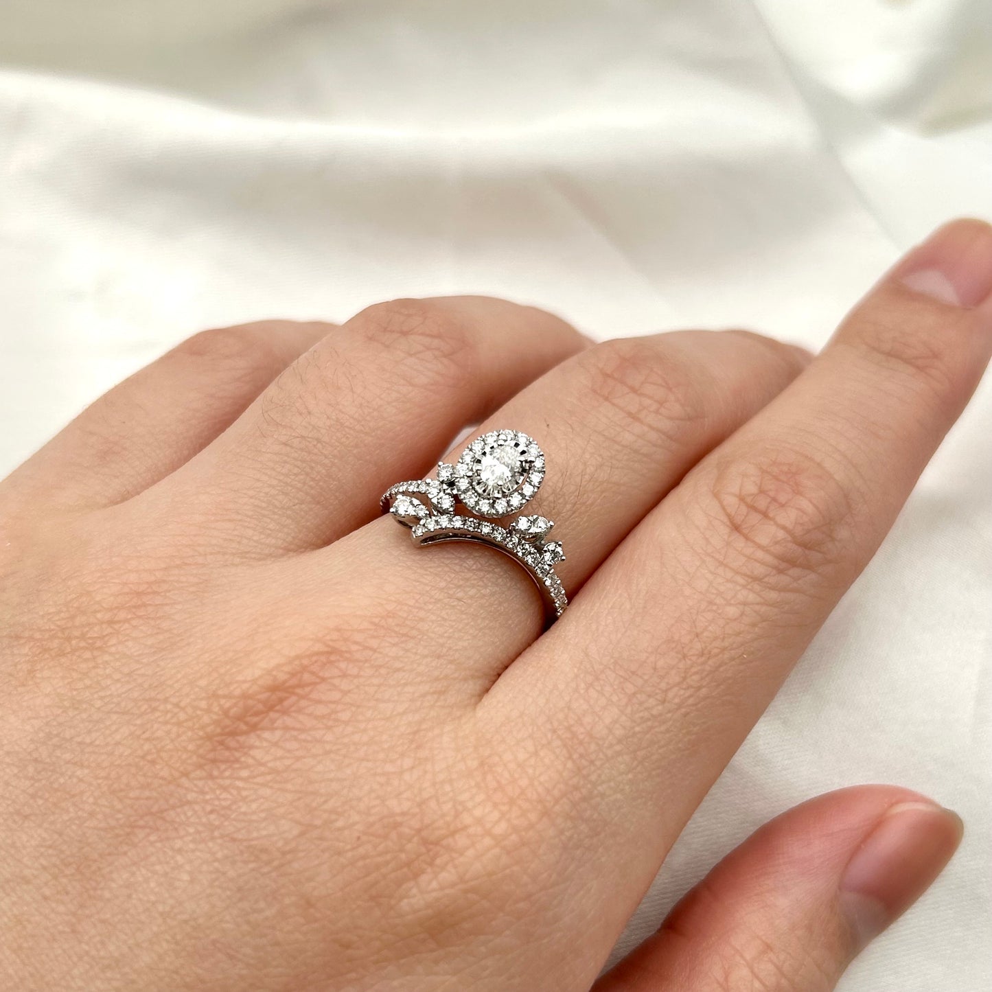 Cincin Berlian Oval 31912 LR Zamrud Jewellery