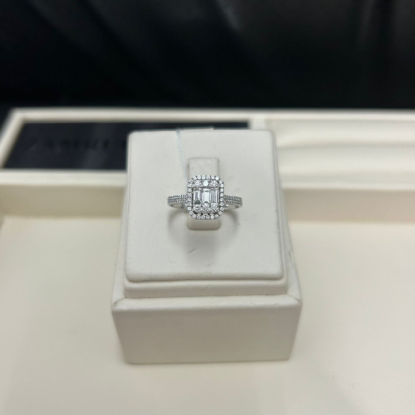 Cincin Berlian Baguette 16582 LR Zamrud Jewellery