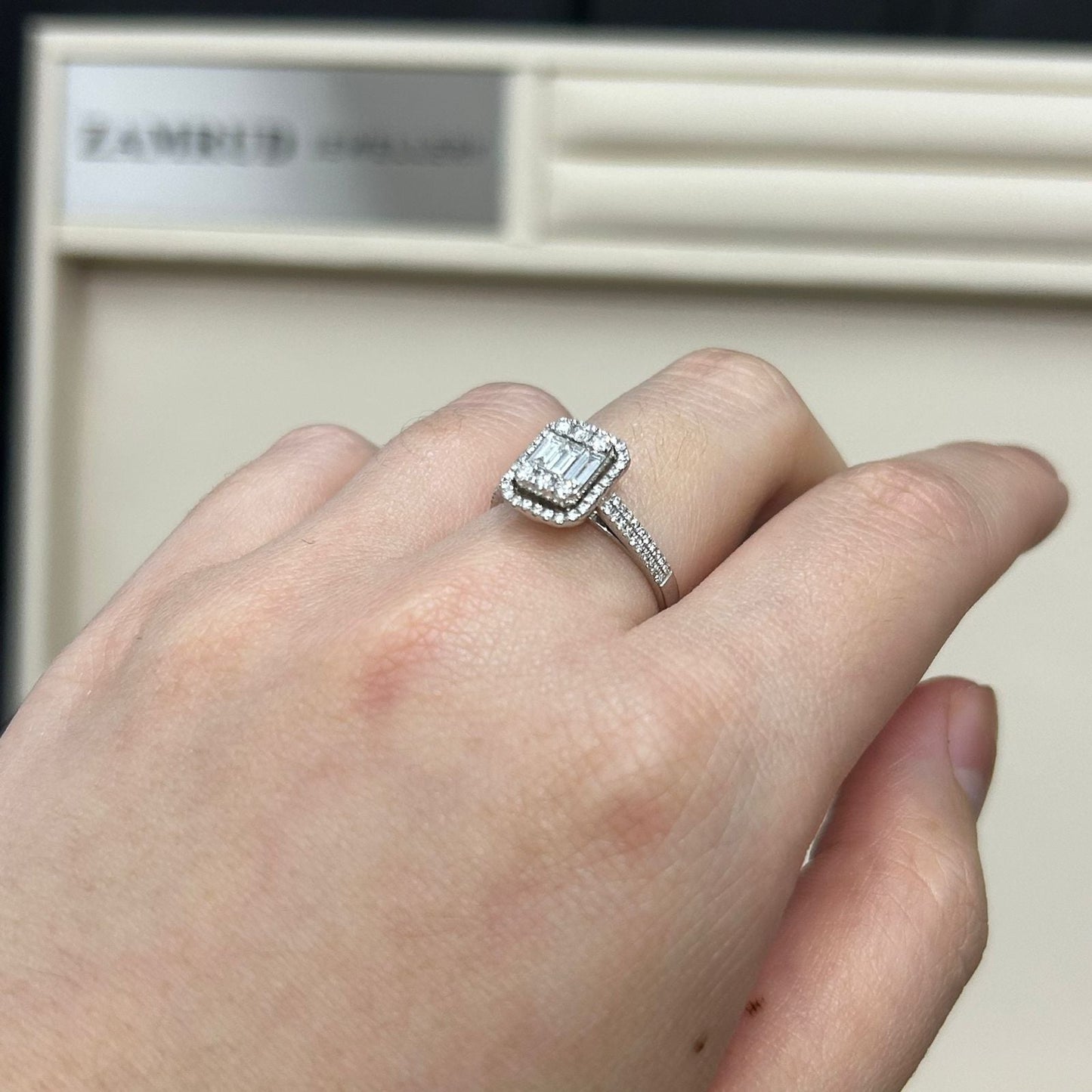 Cincin Berlian Baguette 16582 LR Zamrud Jewellery