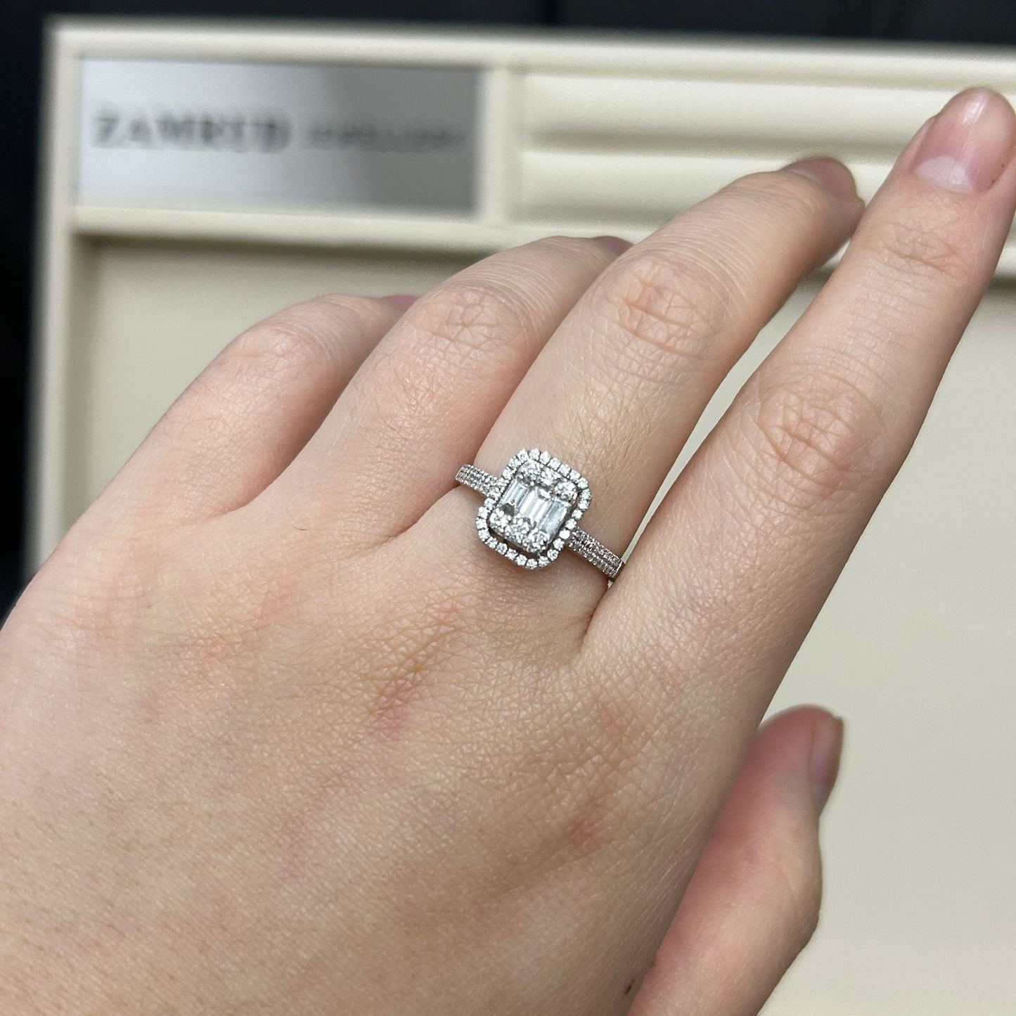 Cincin Berlian Baguette 16582 LR Zamrud Jewellery