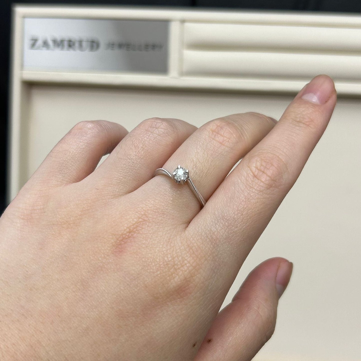 Cincin Berlian Solitaire 31820 LR Zamrud Jewellery
