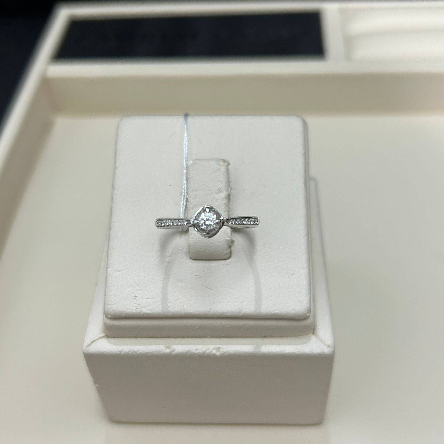 Cincin Berlian Solitaire 8419 LR Zamrud Jewellery