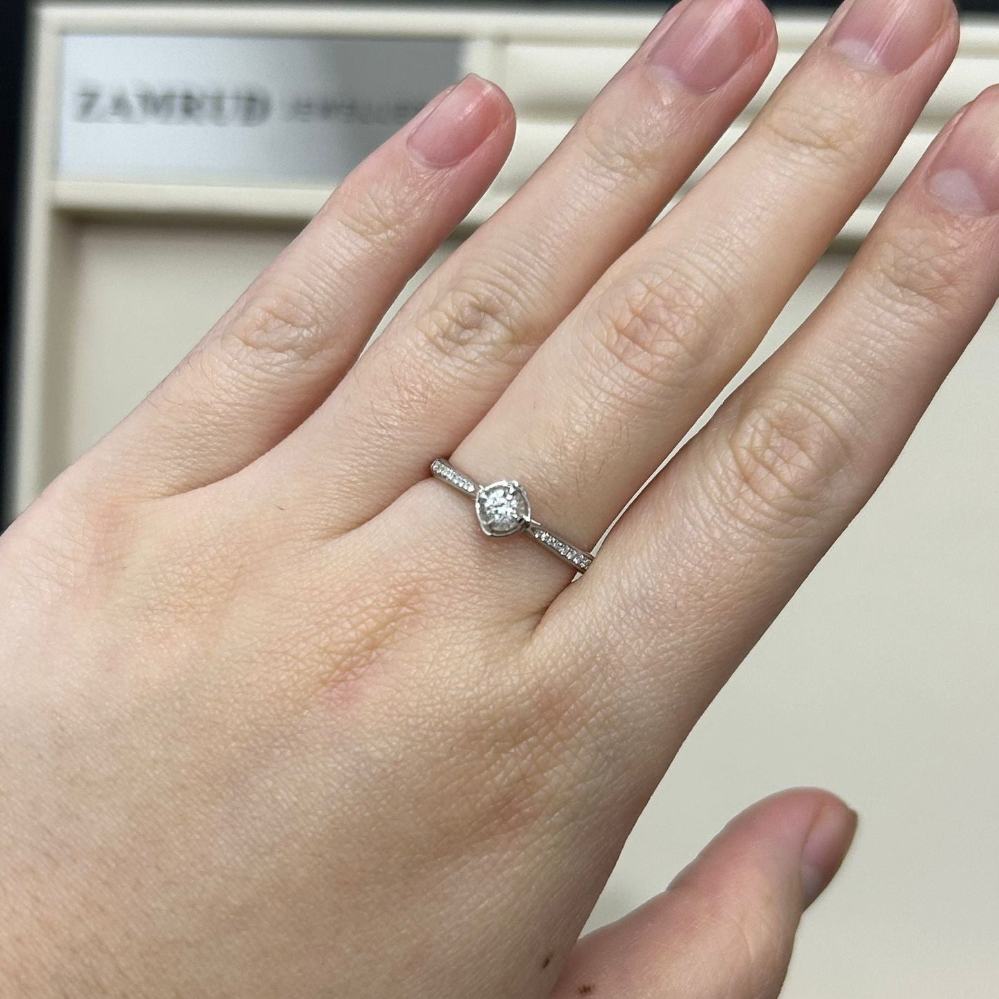 Cincin Berlian Solitaire 8419 LR Zamrud Jewellery