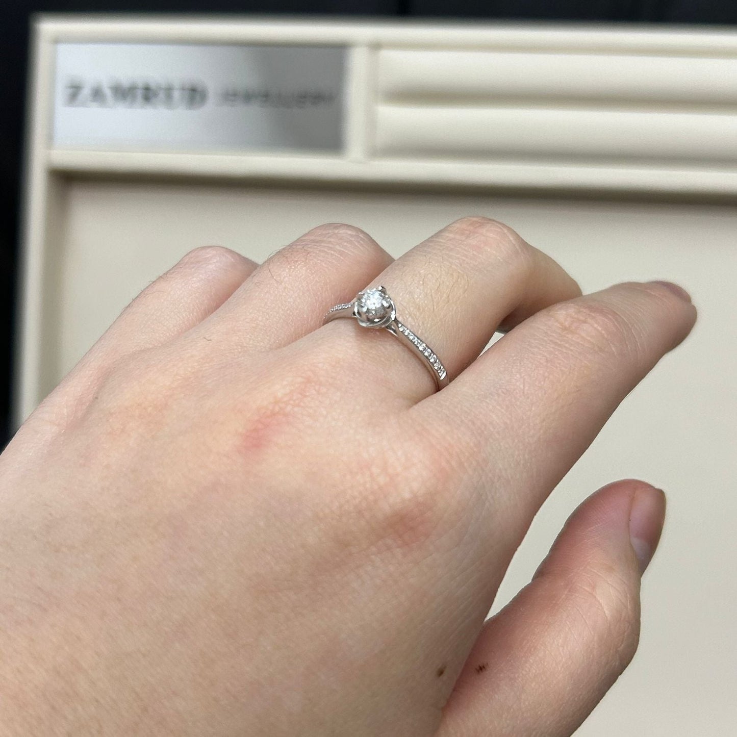 Cincin Berlian Solitaire 8419 LR Zamrud Jewellery