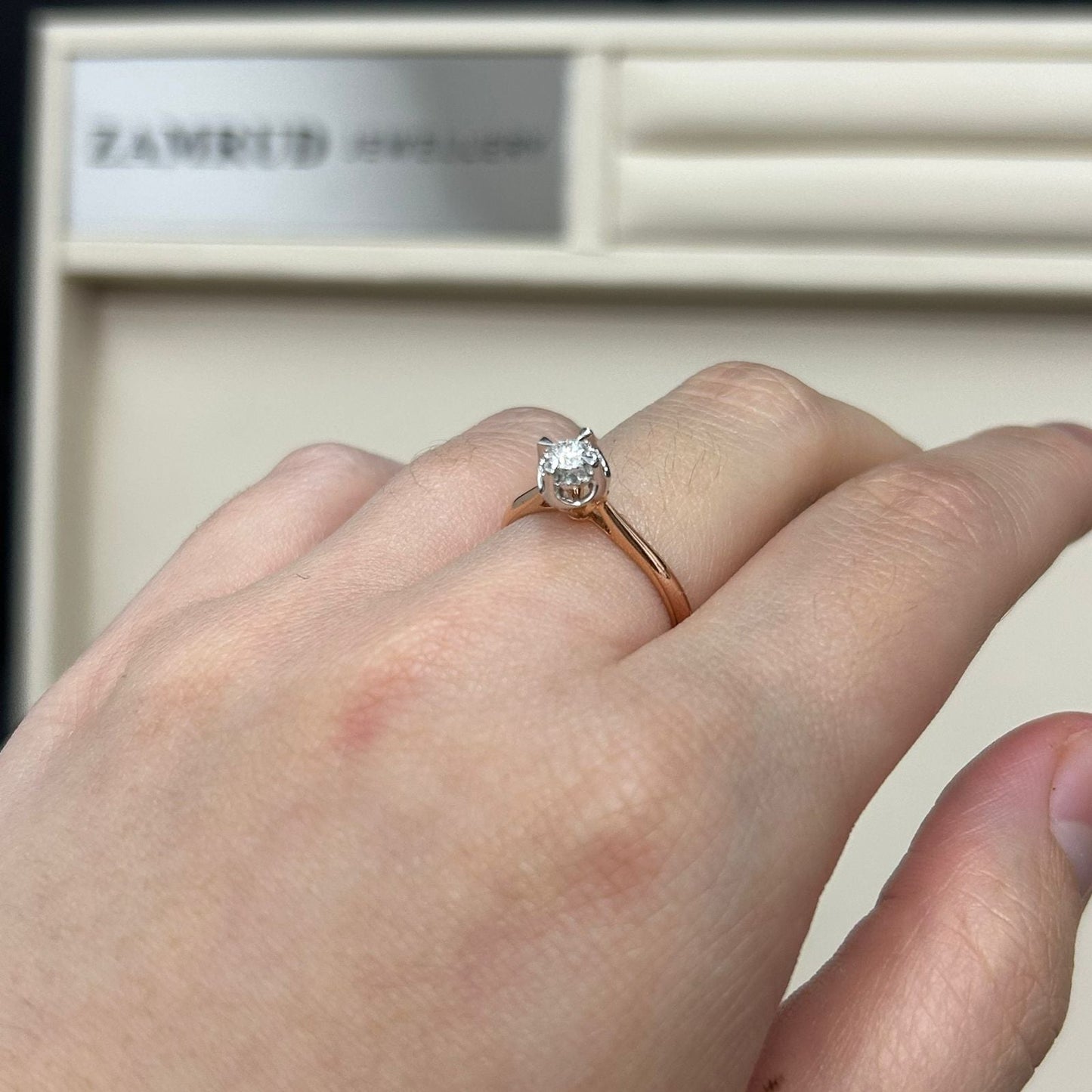 Cincin Berlian Solitaire 39833 LR Zamrud Jewellery