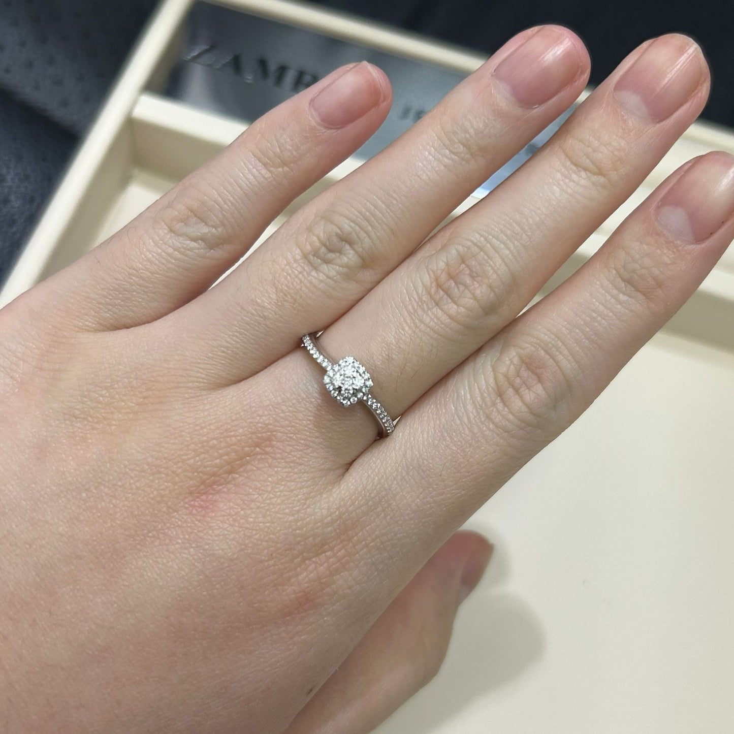 Cincin Berlian Cushion 37440 LR Zamrud Jewellery