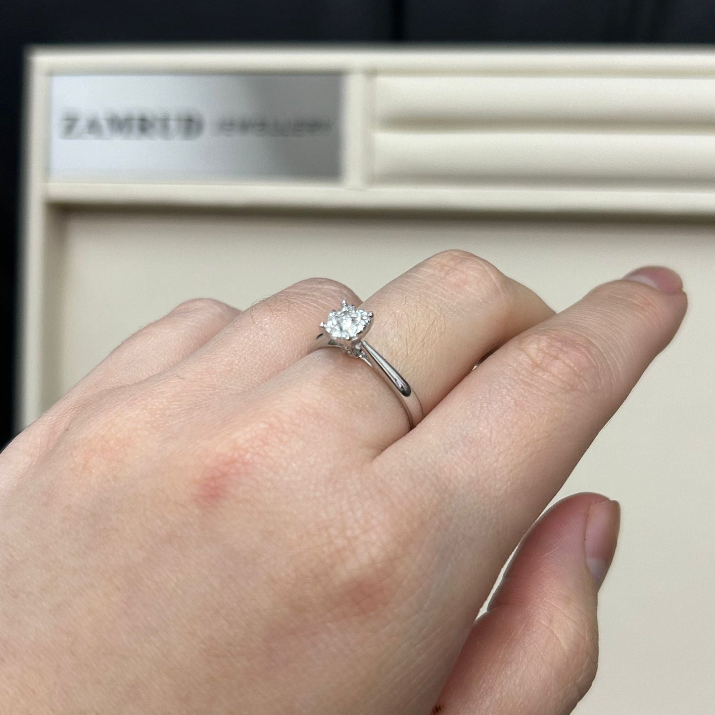 Cincin Berlian Lotus 30236 LR Zamrud Jewellery