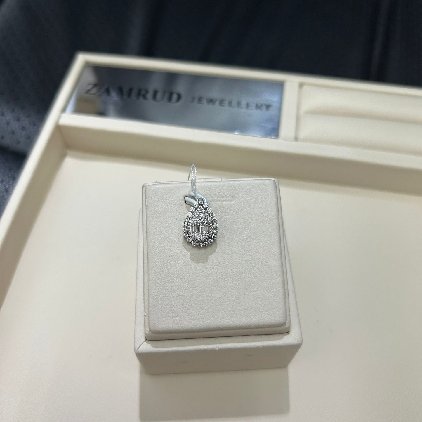 Liontin Berlian Baguette 37624 PD Zamrud Jewellery