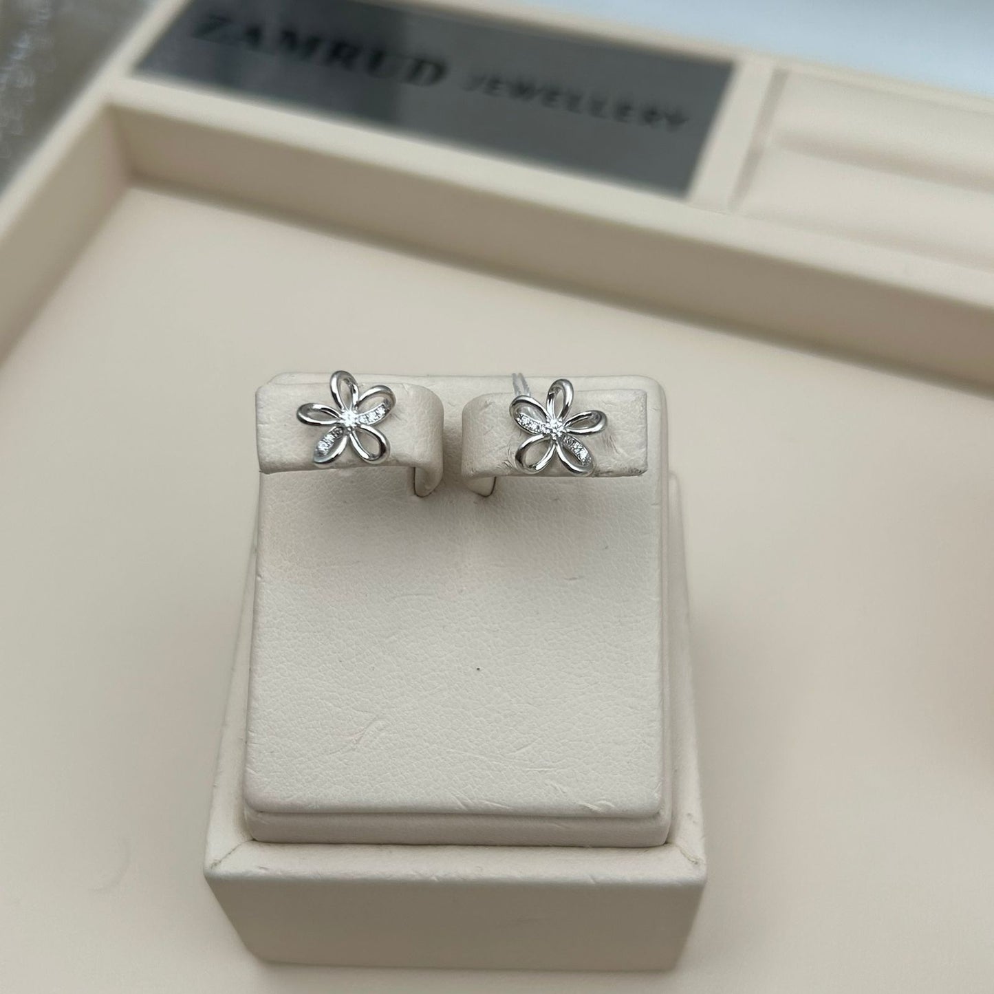Anting Berlian Flower 40761 ER Zamrud Jewellery