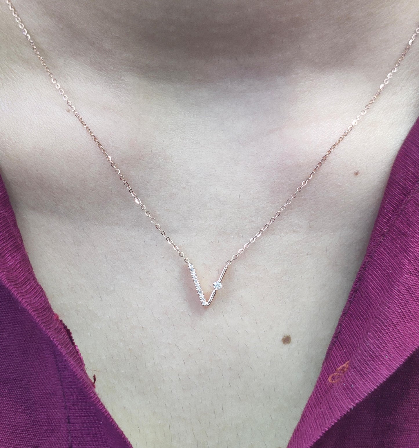 Kalung Berlian V Necklace 41997 NK Zamrud Jewellery