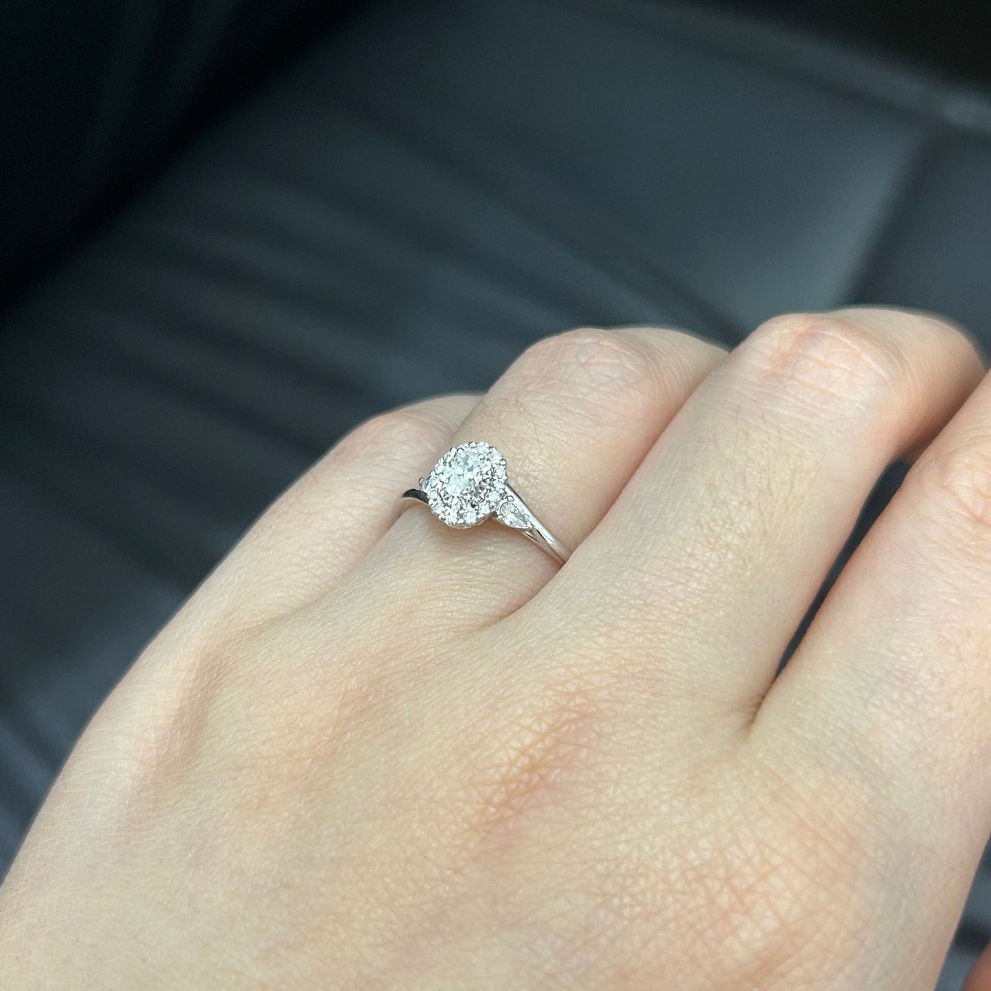 Cincin Berlian Oval 40730 LR Zamrud Jewellery