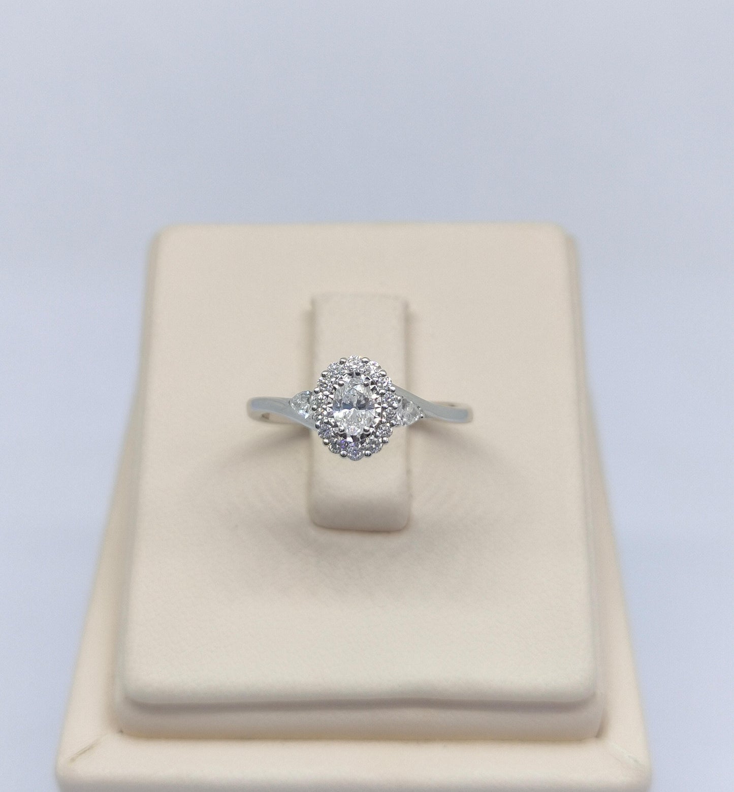 Cincin Berlian Oval 40730 LR Zamrud Jewellery
