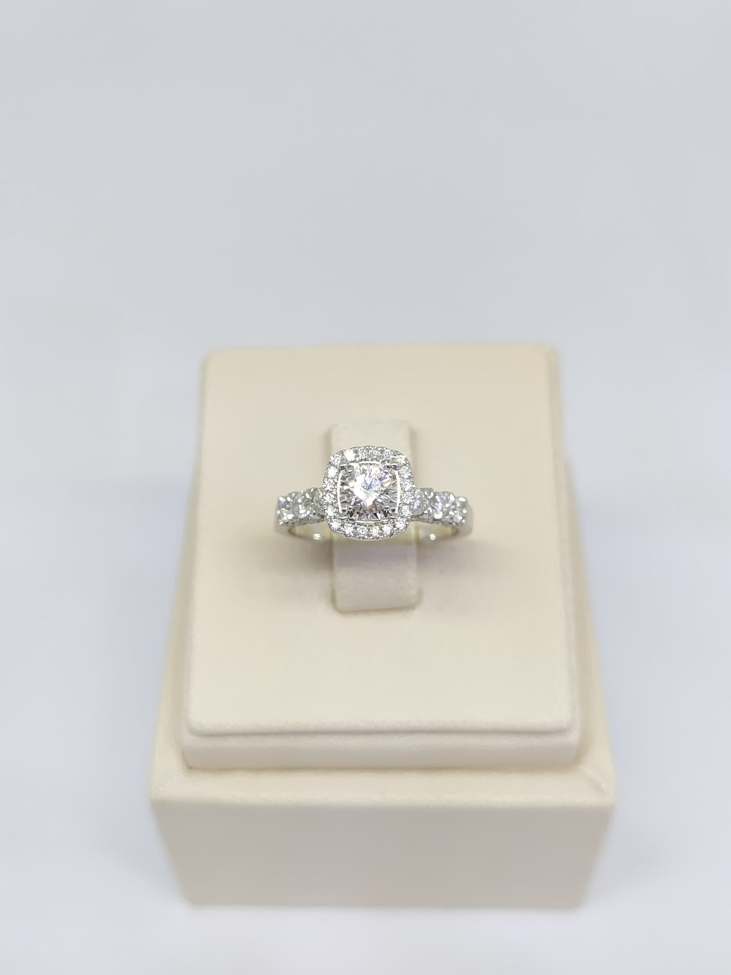 Cincin Berlian Cushion 42154 LR Zamrud Jewellery