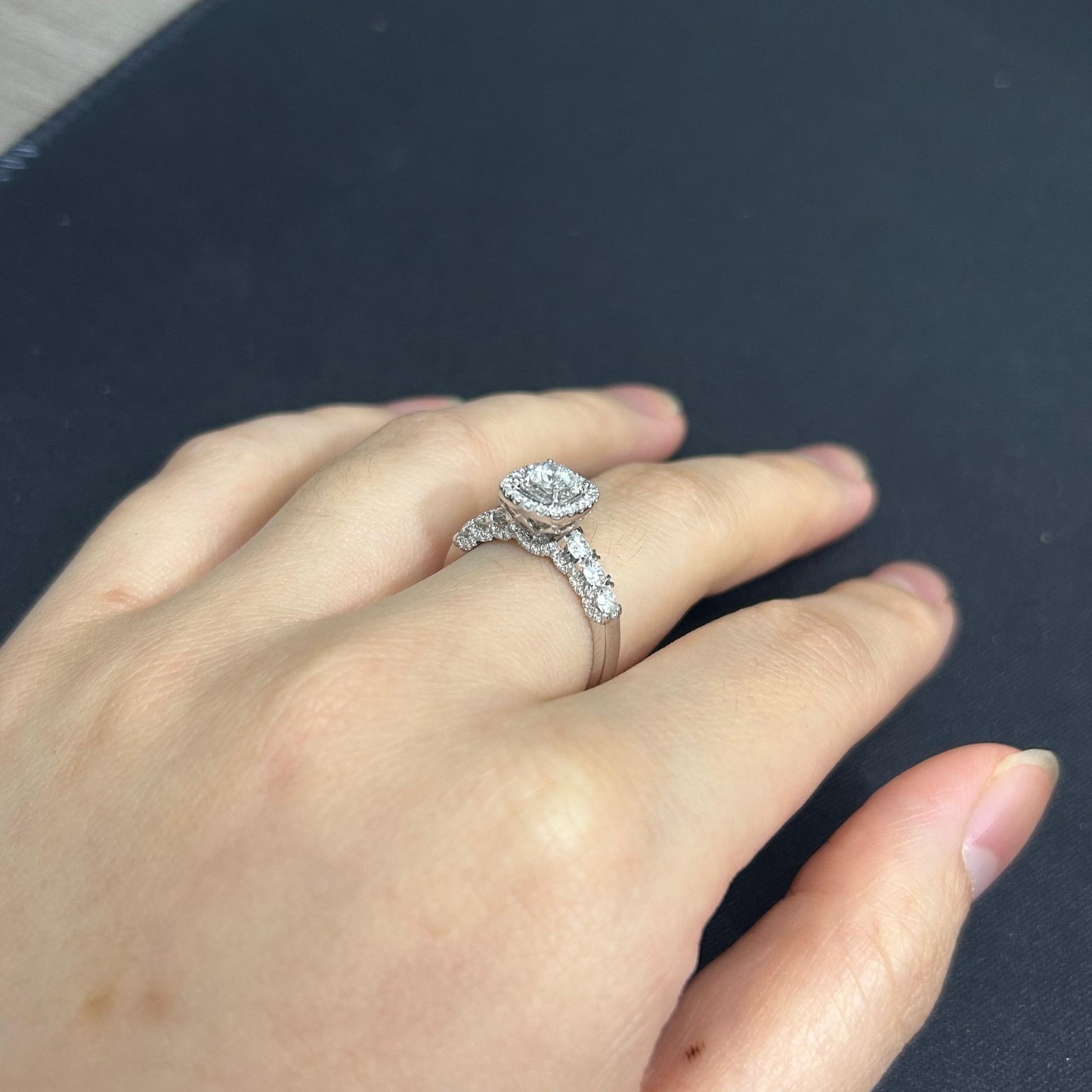 Cincin Berlian Cushion 42154 LR Zamrud Jewellery