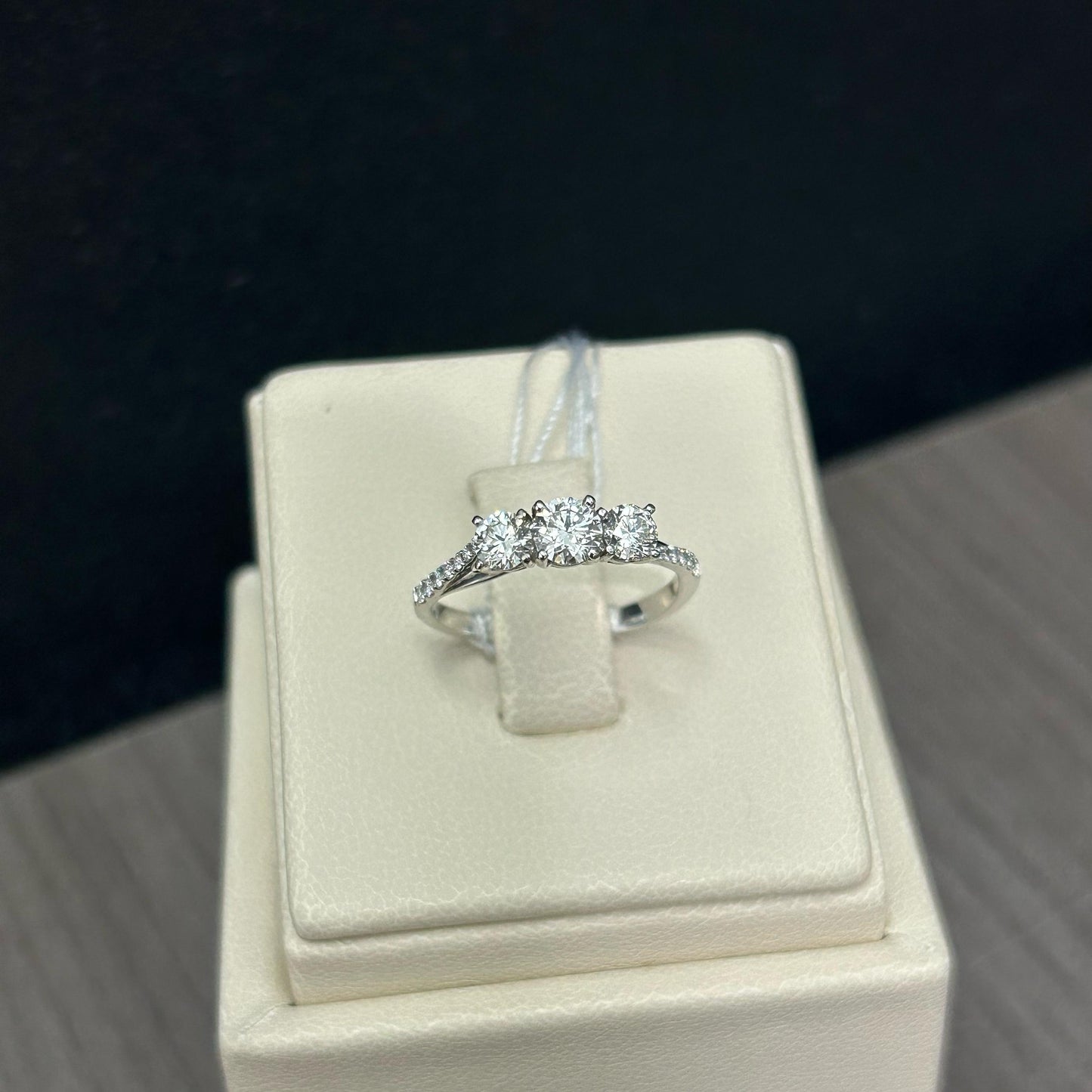 GIA Cincin Berlian Trilogy 42604 FLR Zamrud Jewellery