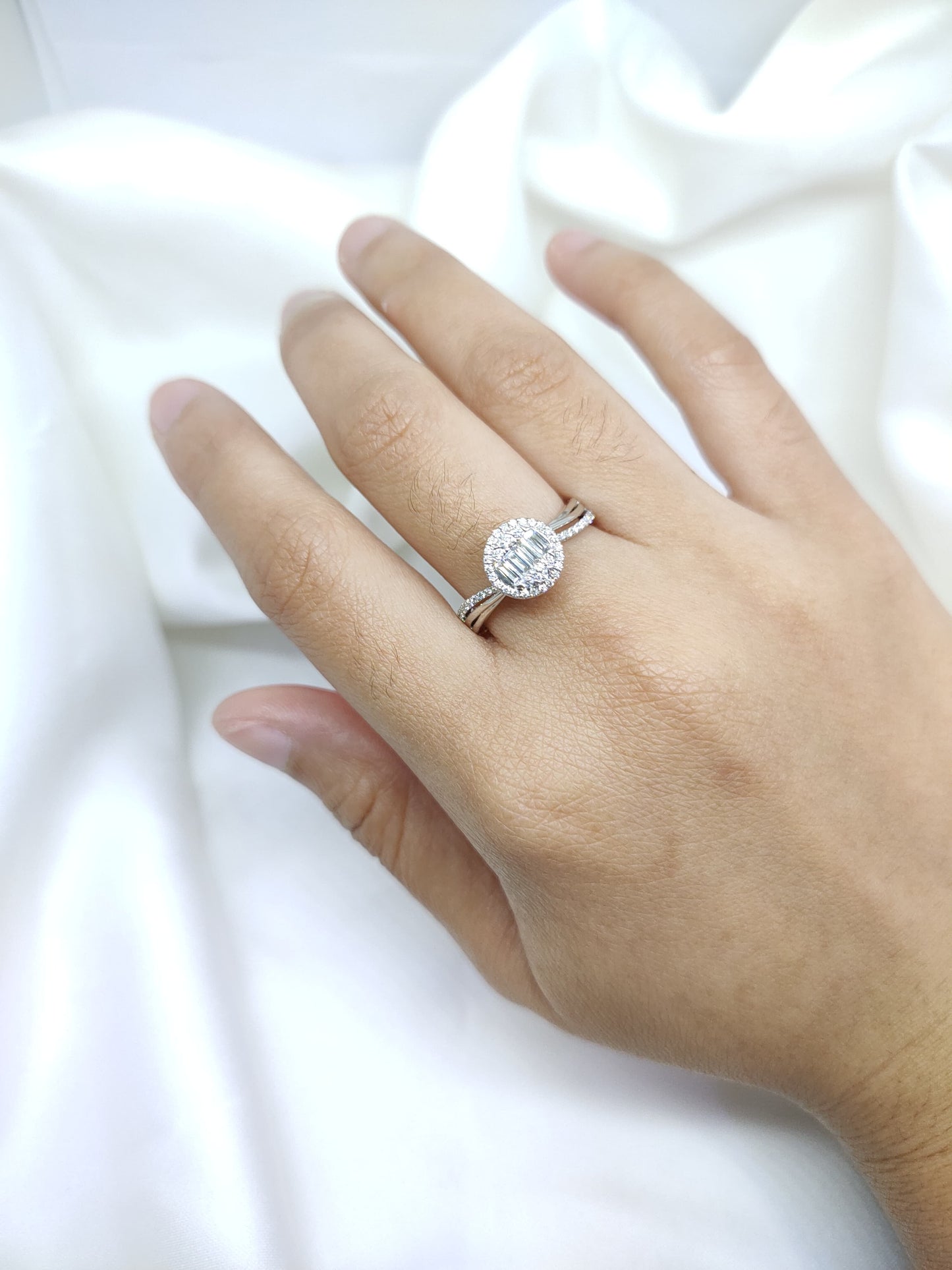 Cincin Berlian Baguette Round 44561 LR Zamrud Jewellery