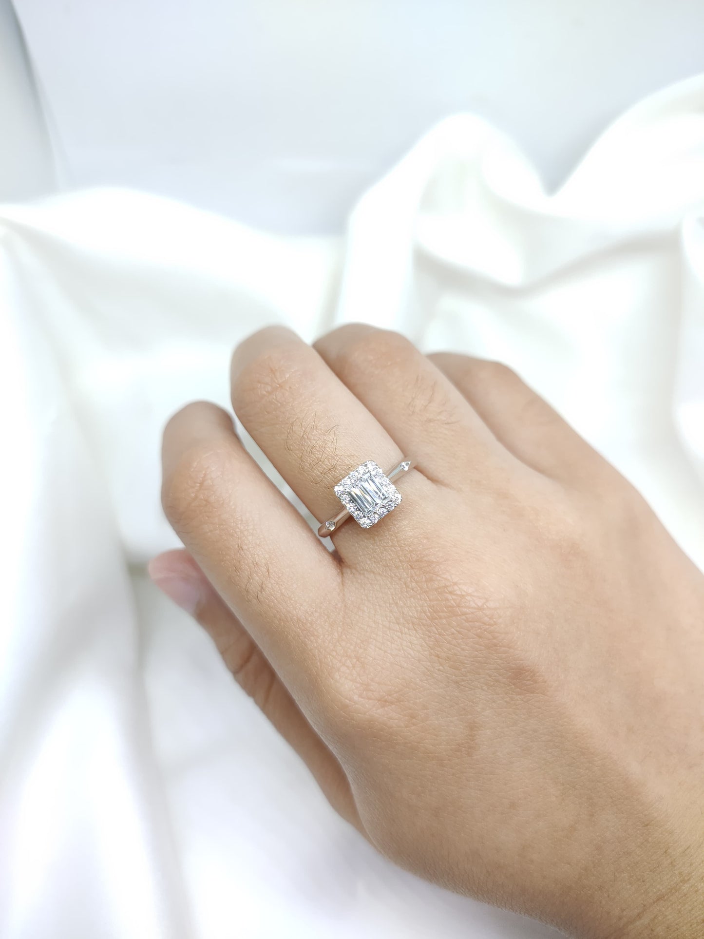 Cincin Berlian Baguette 47302 LR Zamrud Jewellery