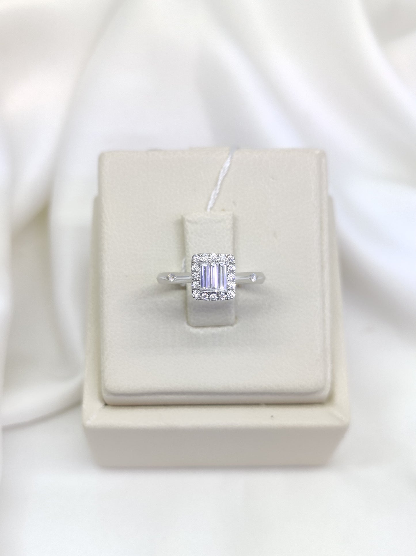 Cincin Berlian Baguette 47302 LR Zamrud Jewellery