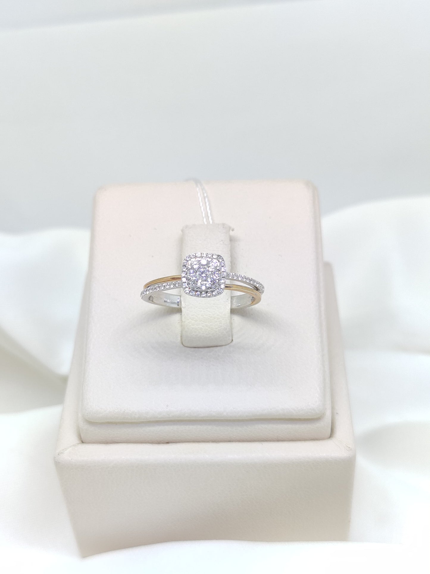 Cincin Berlian Cushion 45957 LR Zamrud Jewellery