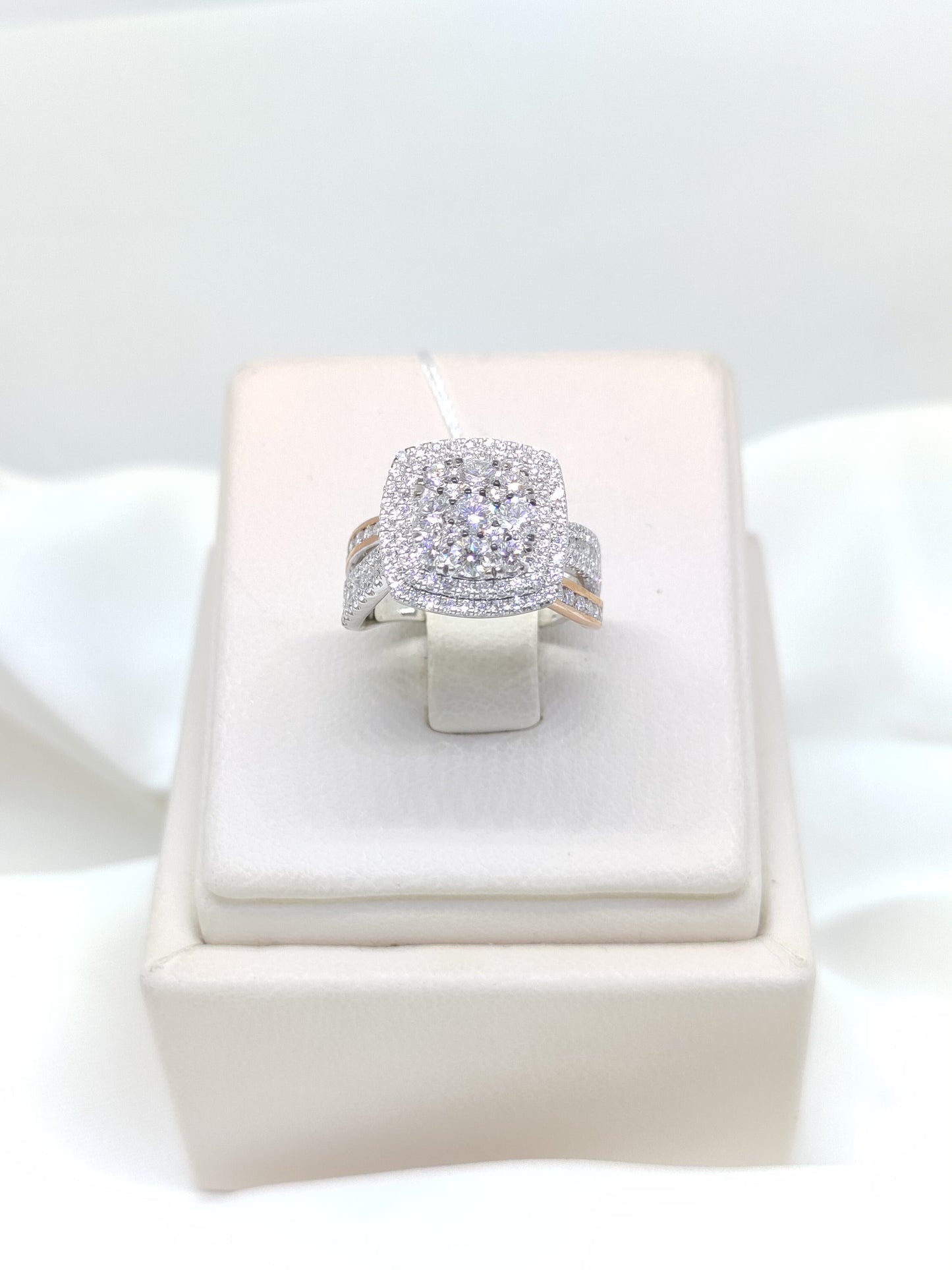Cincin Berlian Cushion 46619 LR Zamrud Jewellery